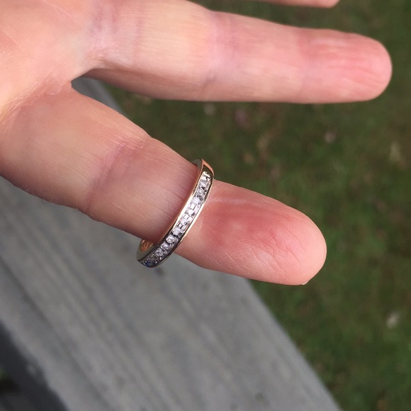 11 Diamonds in 10kt Gold - Picture 2 of 11